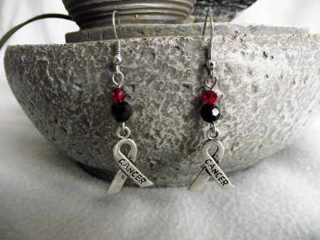 Boucles d'oreilles cancer noires et rouges